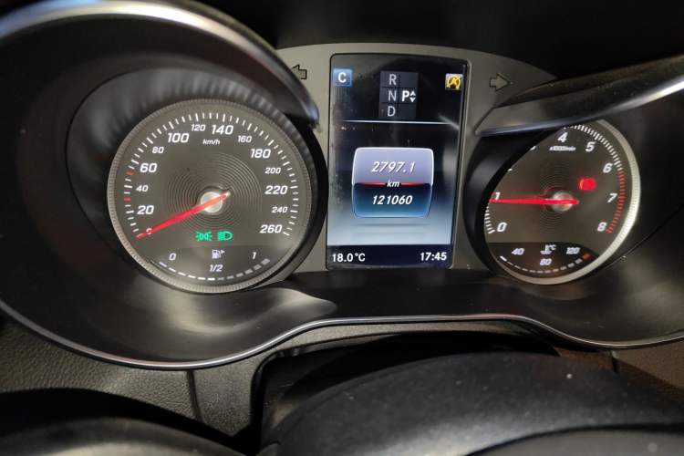 Used Mercedes-Benz C-Class 2018 C 200 L Sport Edition Odometer Close Up