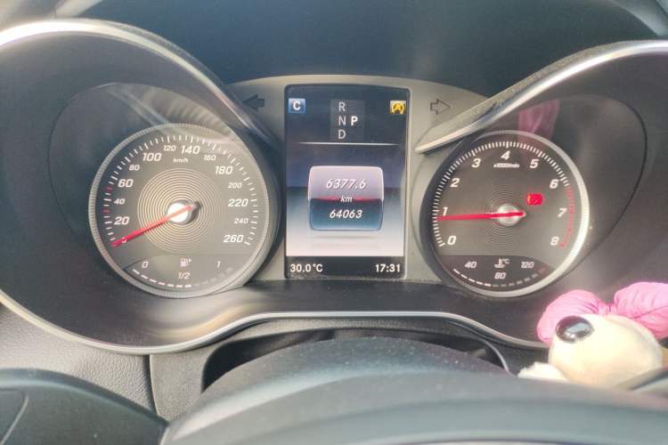 Used Mercedes-Benz C-Class 2018 C 180 L Fashion Edition Sport Version Odometer Close Up