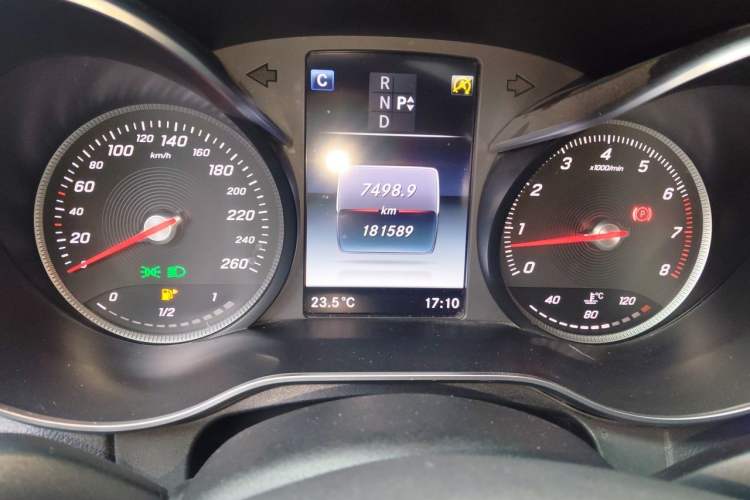 Used Mercedes-Benz C-Class 2018 C 200 L Sport Edition Odometer Close Up