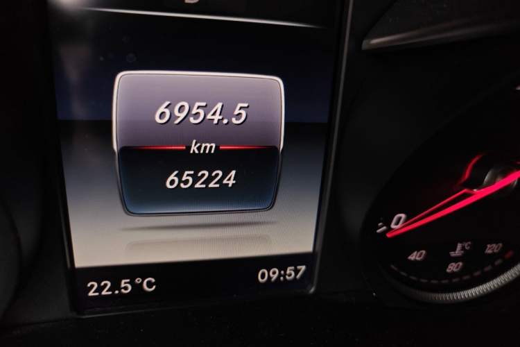 Used Mercedes-Benz C-Class 2018 C 200 L Sport Edition Odometer Close Up