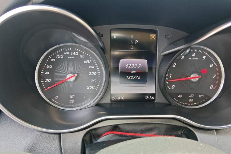 Used Mercedes-Benz C-Class 2018 C 200 L Sport Edition Odometer Close Up