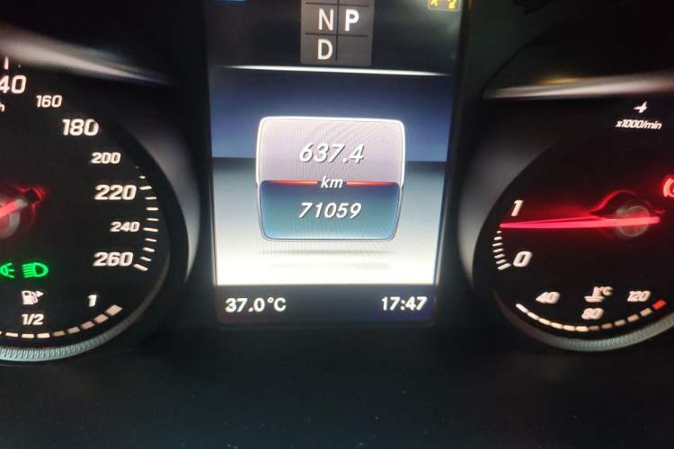Used Mercedes-Benz C-Class 2018 C 200 L Sport Edition Odometer Close Up