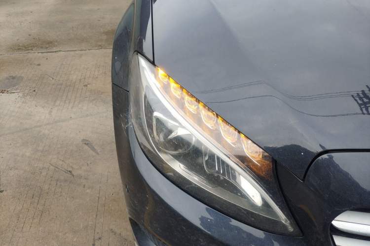 Used Mercedes-Benz C-Class 2018 C 180 L Fashion Edition Sport Version Right Front Headlight