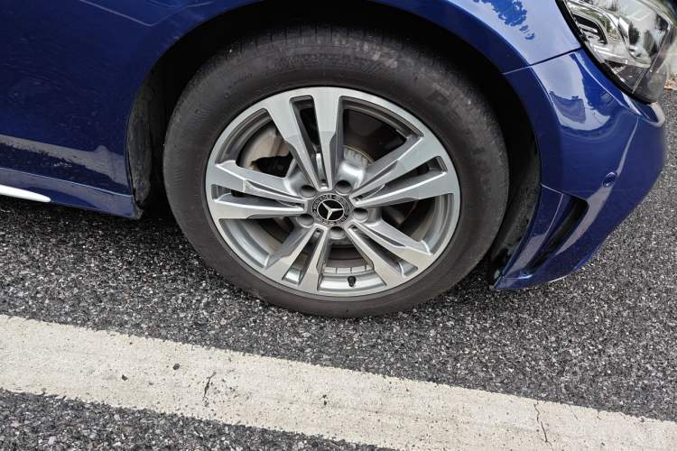 Used Mercedes-Benz C-Class 2018 C 180 L Fashion Edition Sport Version Right Front Wheel Hub