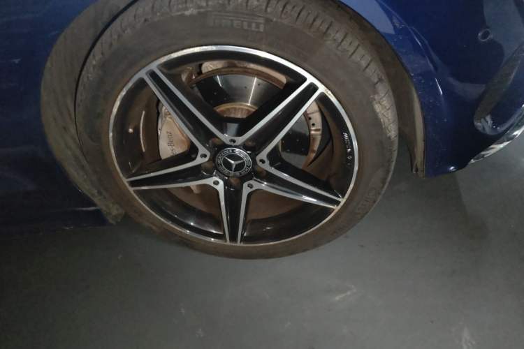 Used Mercedes-Benz C-Class 2018 C 200 Coupe Right Front Wheel Hub