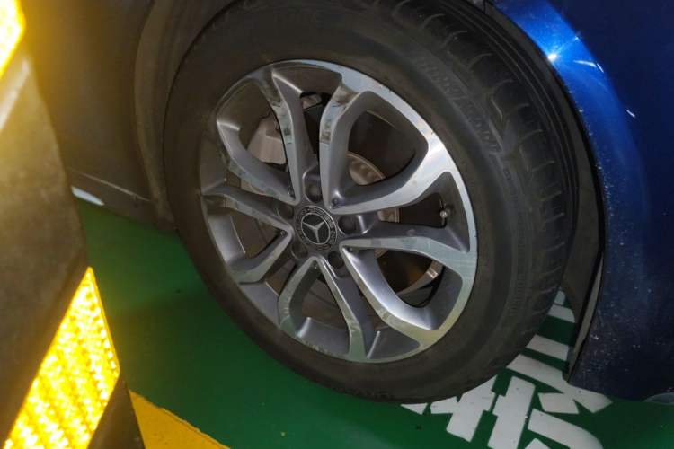 Used Mercedes-Benz C-Class 2018 C 180 L Fashion Edition Sport Version Right Front Wheel Hub