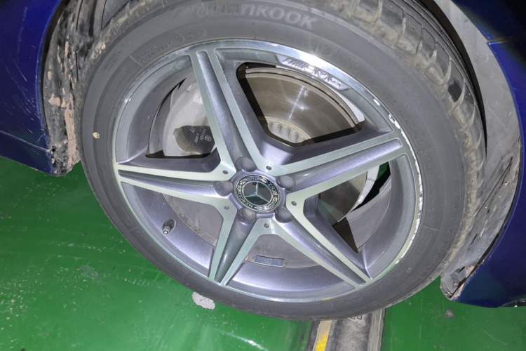 Used Mercedes-Benz C-Class 2018 C 200 L Sport Edition Achievement Special Edition Right Front Wheel Hub