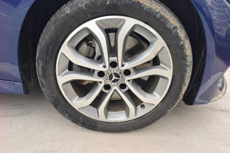 Used Mercedes-Benz C-Class 2018 C 180 L Dynamic Sports Edition Right Front Wheel Hub