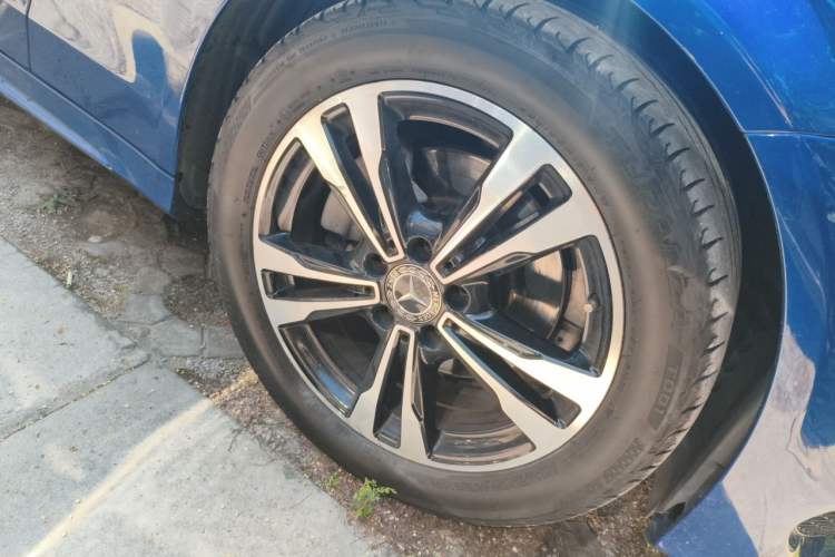 Used Mercedes-Benz C-Class 2018 C 200 Sport Edition Right Front Wheel Hub