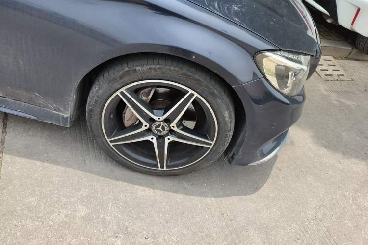 Used Mercedes-Benz C-Class 2018 C 200 Coupe Right Front Wheel Hub