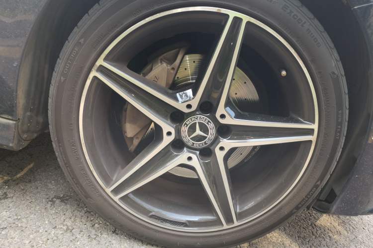 Used Mercedes-Benz C-Class 2018 C 200 Coupe Right Front Wheel Hub