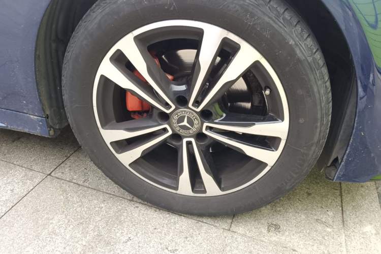 Used Mercedes-Benz C-Class 2018 C 200 Sport Edition Right Front Wheel Hub