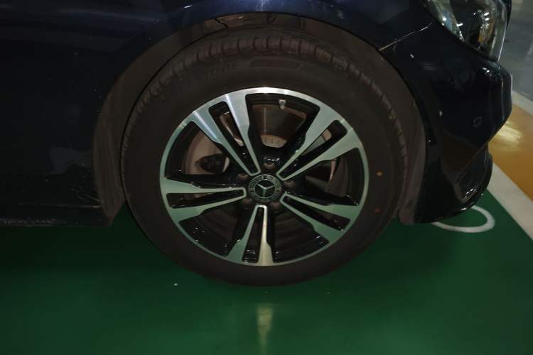 Used Mercedes-Benz C-Class 2018 C 200 Sport Edition Right Front Wheel Hub
