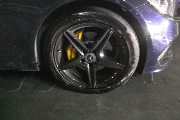 Used Mercedes-Benz C-Class 2018 C 200 Estate Right Front Wheel Hub