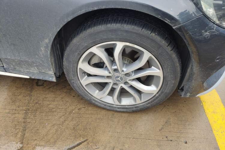 Used Mercedes-Benz C-Class 2018 C 180 L Fashion Edition Sport Version Right Front Wheel Hub