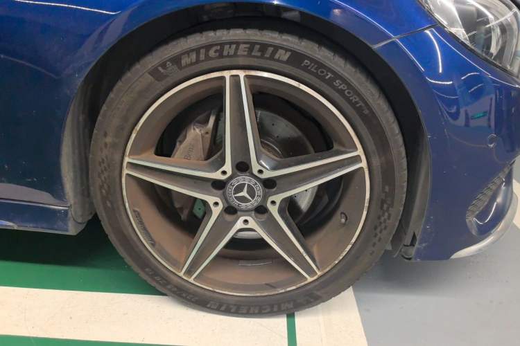 Used Mercedes-Benz C-Class 2018 C 200 Coupe Right Front Wheel Hub