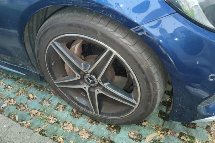 Used Mercedes-Benz C-Class 2018 C 200 Coupe Right Front Wheel Hub