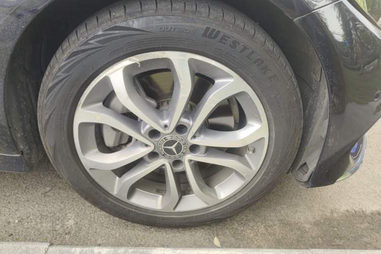 Used Mercedes-Benz C-Class 2018 C 180 L Fashion Edition Sport Version Right Front Wheel Hub