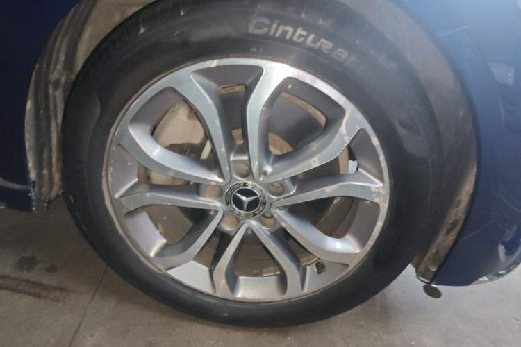 Used Mercedes-Benz C-Class 2018 C 180 L Fashion Edition Sport Version Right Front Wheel Hub