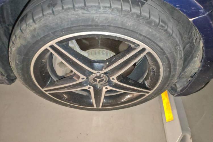 Used Mercedes-Benz C-Class 2018 C 200 Achievement Special Edition Right Front Wheel Hub