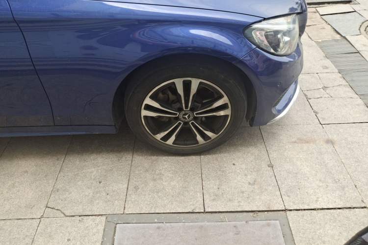 Used Mercedes-Benz C-Class 2018 C 200 Sport Edition Right Front Wheel Hub