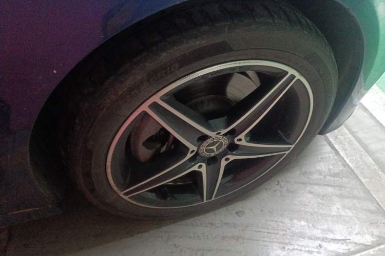 Used Mercedes-Benz C-Class 2018 C 200 Achievement Special Edition Right Front Wheel Hub