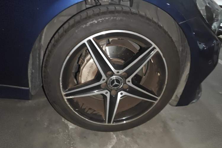 Used Mercedes-Benz C-Class 2018 C 200 Coupe Right Front Wheel Hub