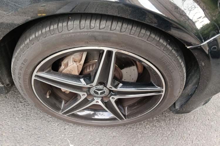 Used Mercedes-Benz C-Class 2018 C 200 Coupe Right Front Wheel Hub