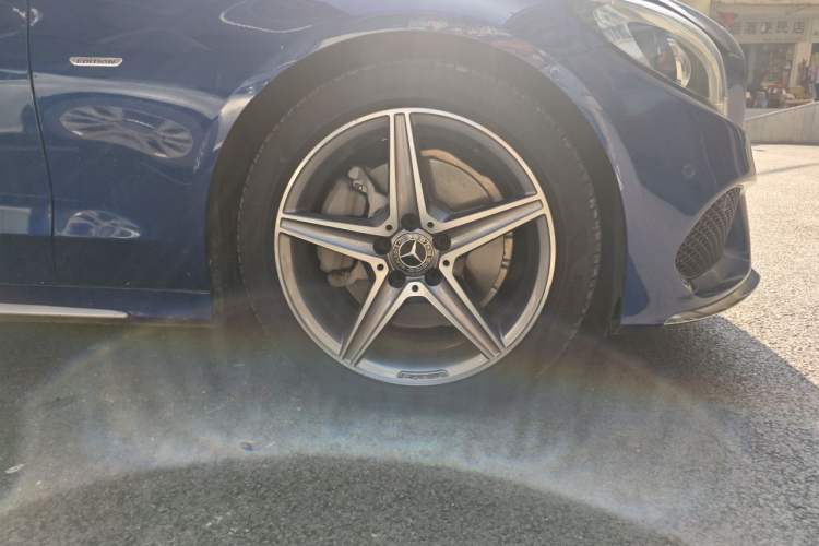 Used Mercedes-Benz C-Class 2018 C 200 Achievement Special Edition Right Front Wheel Hub