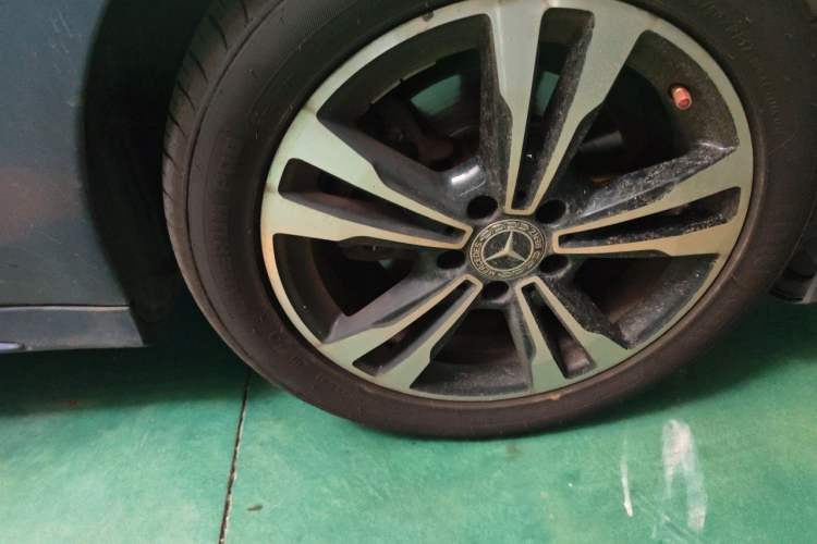Used Mercedes-Benz C-Class 2018 C 200 Sport Edition Right Front Wheel Hub
