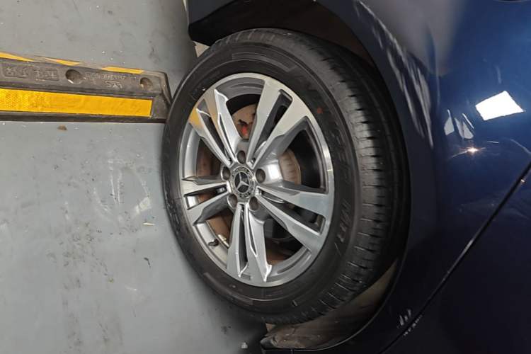 Used Mercedes-Benz C-Class 2018 C 200 L Sport Edition Right Rear Wheel Hub