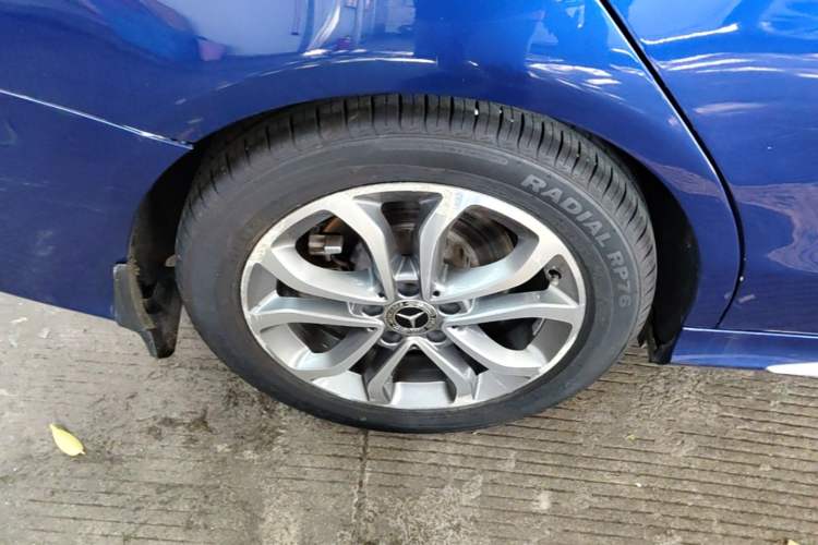 Used Mercedes-Benz C-Class 2018 C 180 L Fashion Edition Sport Version Right Rear Wheel Hub