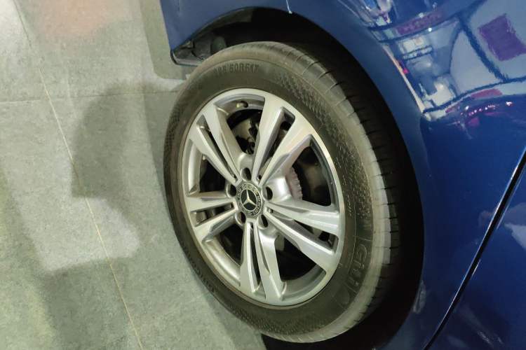 Used Mercedes-Benz C-Class 2018 C 200 L Sport Edition Right Rear Wheel Hub