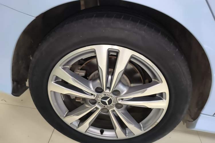 Used Mercedes-Benz C-Class 2018 C 200 L Sport Edition Right Rear Wheel Hub