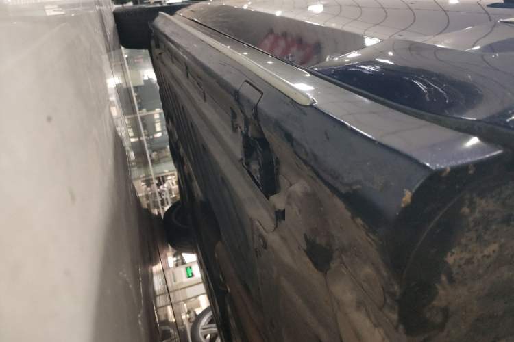 Used Mercedes-Benz C-Class 2018 C 200 L Sport Edition Right Side Sill