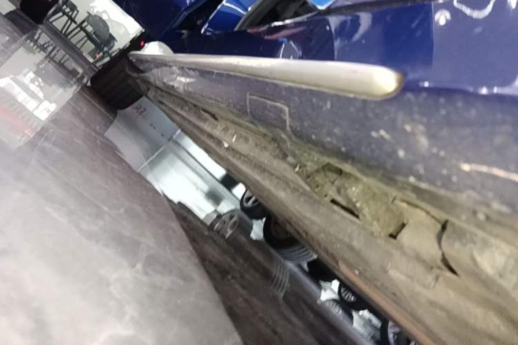 Used Mercedes-Benz C-Class 2018 C 200 L Sport Edition Right Side Sill