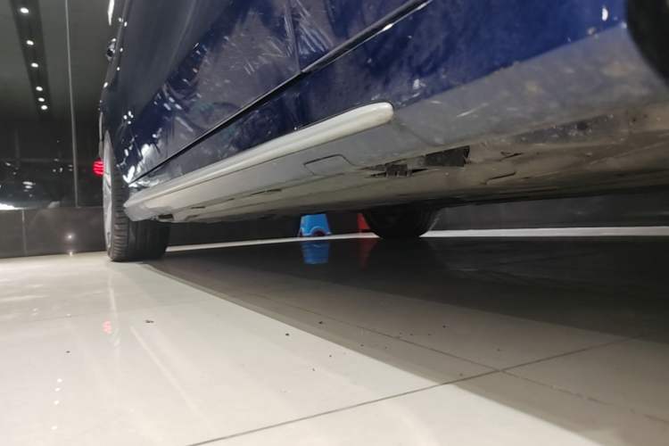 Used Mercedes-Benz C-Class 2018 C 200 L Sport Edition Achievement Special Edition Right Side Sill