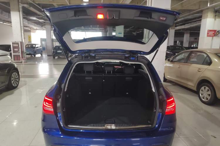 Used Mercedes-Benz C-Class 2018 C 200 Estate Trunk