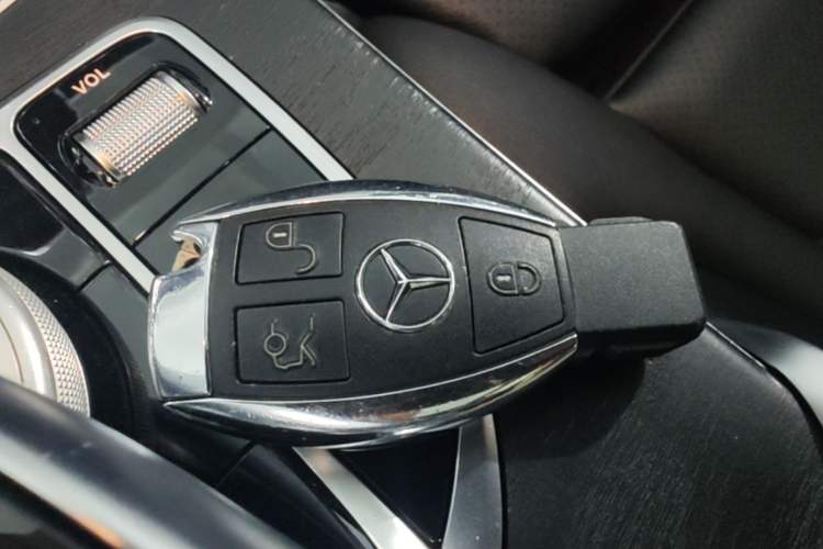 Used Mercedes-Benz C-Class 2018 C 200 L Sport Edition Vehicle Key