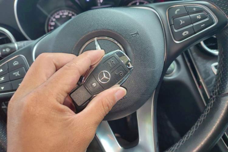Used Mercedes-Benz C-Class 2018 C 200 L Sport Edition Vehicle Key