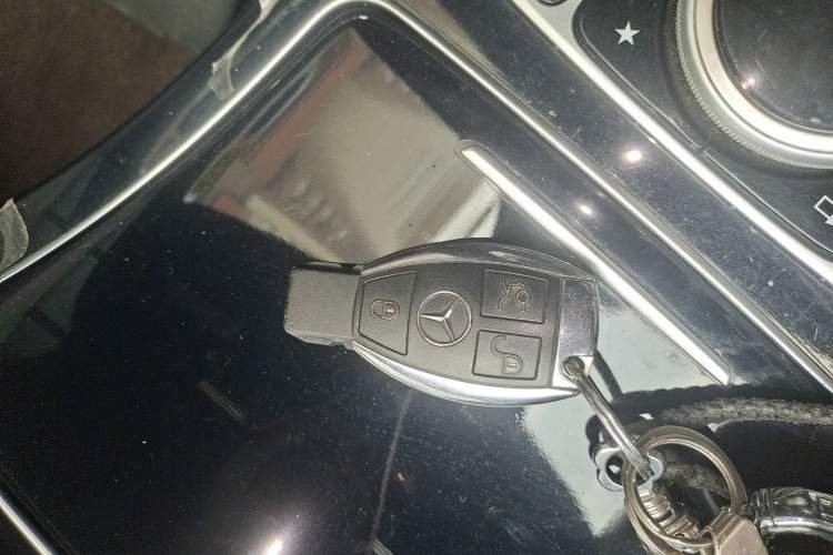 Used Mercedes-Benz C-Class 2018 C 200 Sport Edition Vehicle Key