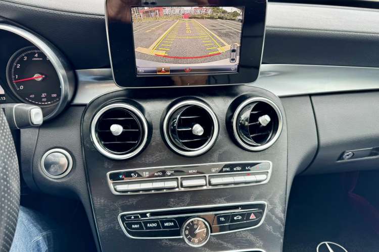 Used Mercedes-Benz C-Class 2018 C 180 L Fashion Edition Sport Version Audio And AC Panel