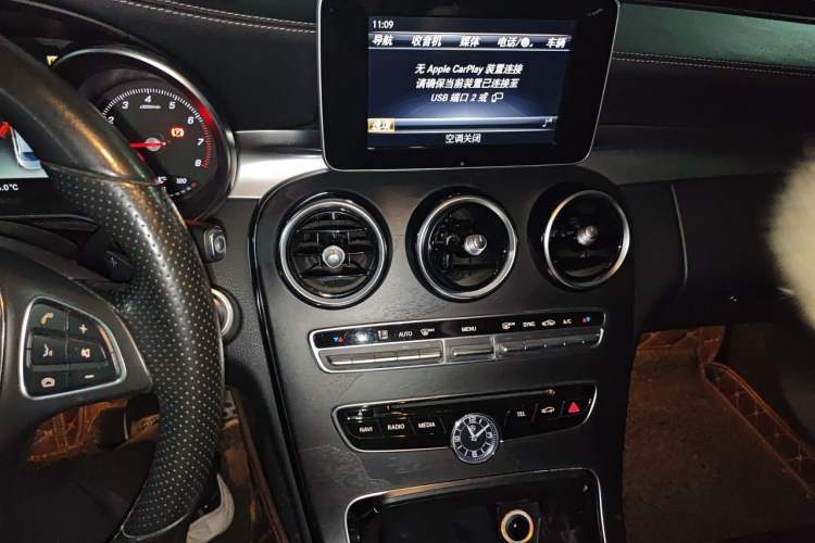 Used Mercedes-Benz C-Class 2018 C 180 L Fashion Edition Sport Version Audio And AC Panel