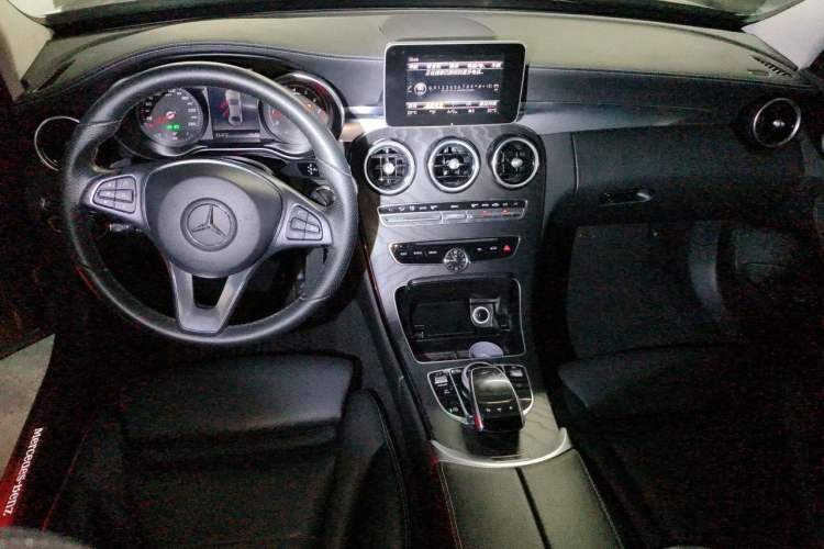 Used Mercedes-Benz C-Class 2018 C 200 L Sport Edition Center Console