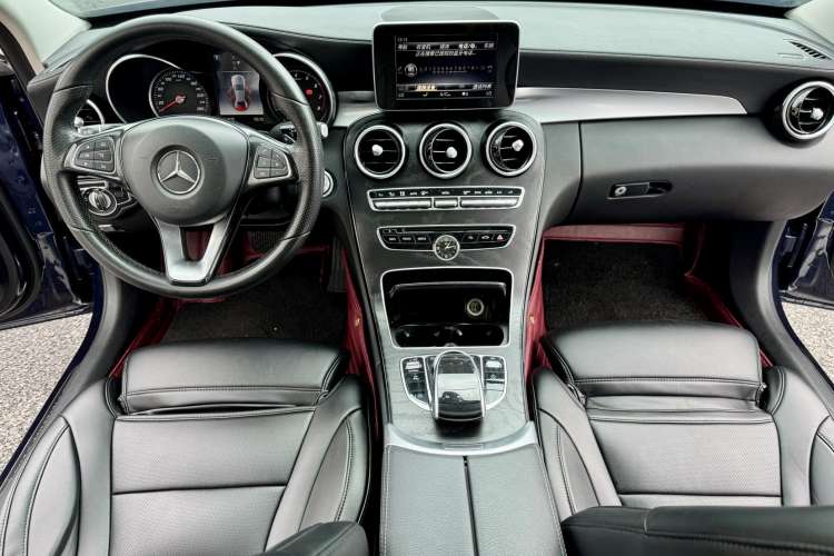 Used Mercedes-Benz C-Class 2018 C 180 L Fashion Edition Sport Version Center Console