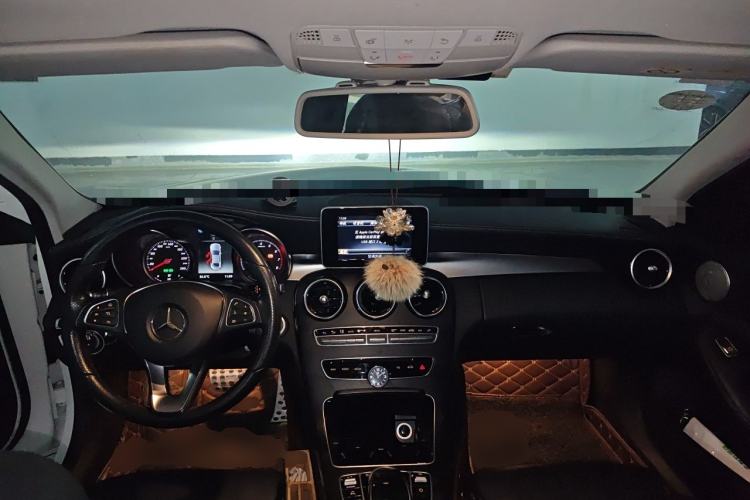 Used Mercedes-Benz C-Class 2018 C 180 L Fashion Edition Sport Version Center Console