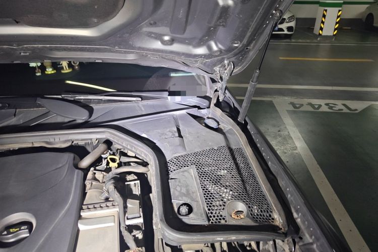 Used Mercedes-Benz C-Class 2018 C 200 L Sport Edition Engine Bay Left