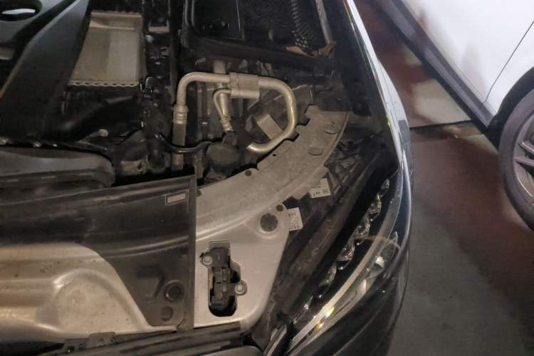 Used Mercedes-Benz C-Class 2018 C 200 L Sport Edition Engine Bay Left