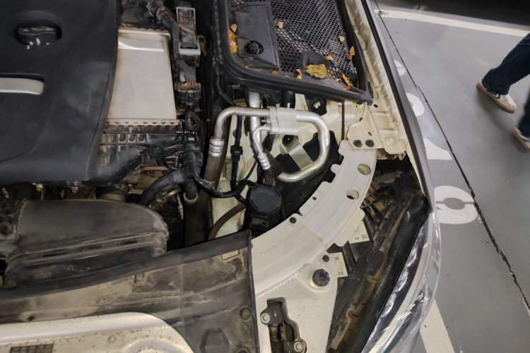 Used Mercedes-Benz C-Class 2018 C 200 L Sport Edition Engine Bay Left