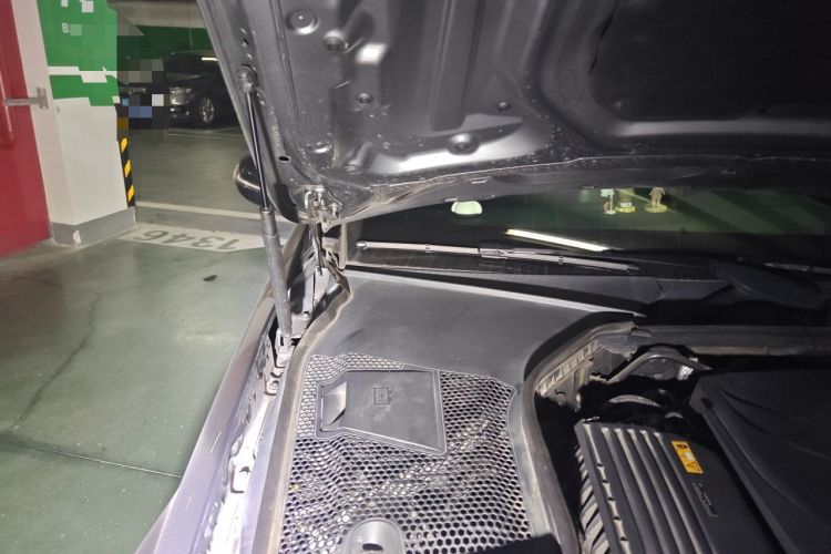 Used Mercedes-Benz C-Class 2018 C 200 L Sport Edition Engine Bay Right